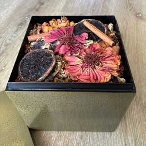 Agraria San Francisco Potpourri Lacquer Box Gold Crackle Floral Decor